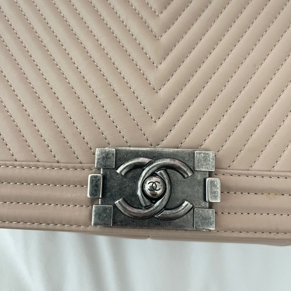 Chanel Boy Flap Bag Chevron Lambskin Old Medium - Picture 2 of 14